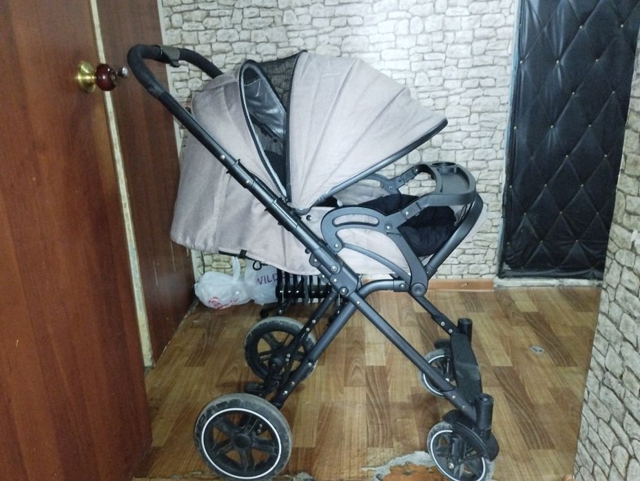 Продам коляску с матрасиком