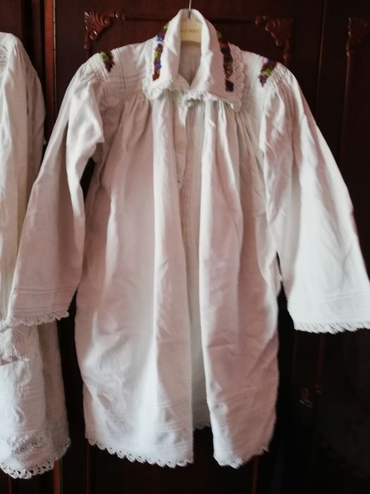 Vând cămași tradiționale lucrata manual