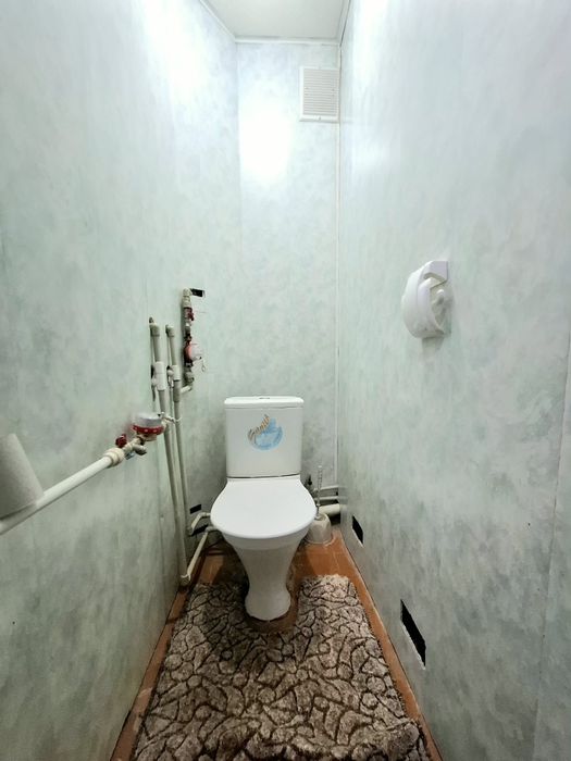 Продаю 1 ком 4 мкр 1990 год