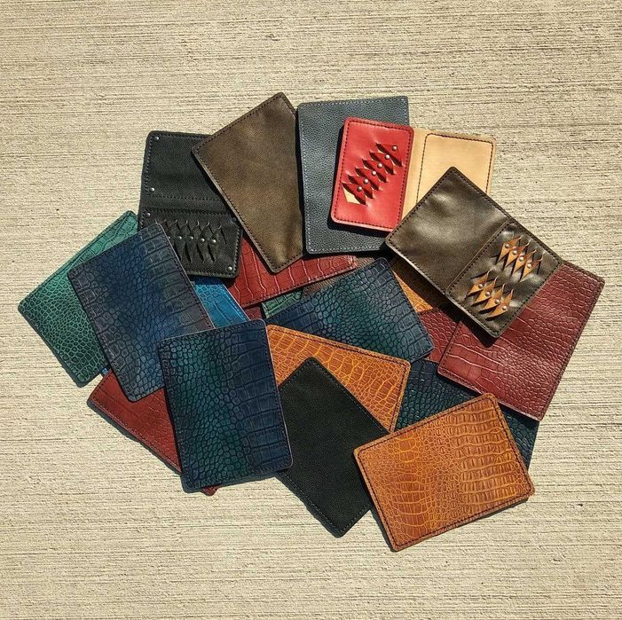 Кожаная обложка на паспорт. Ручная работа.