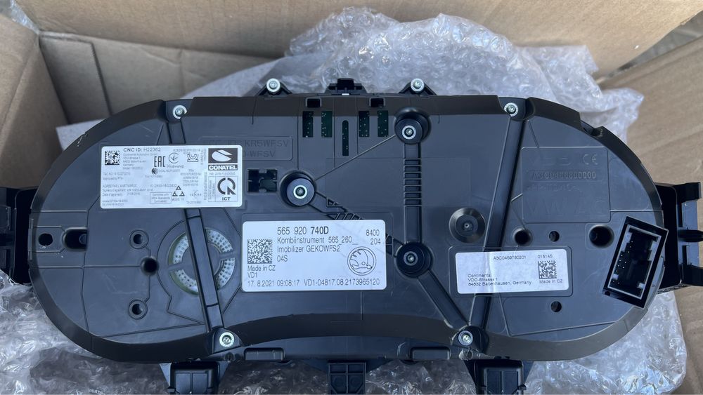 Продам щиток приборов Skoda