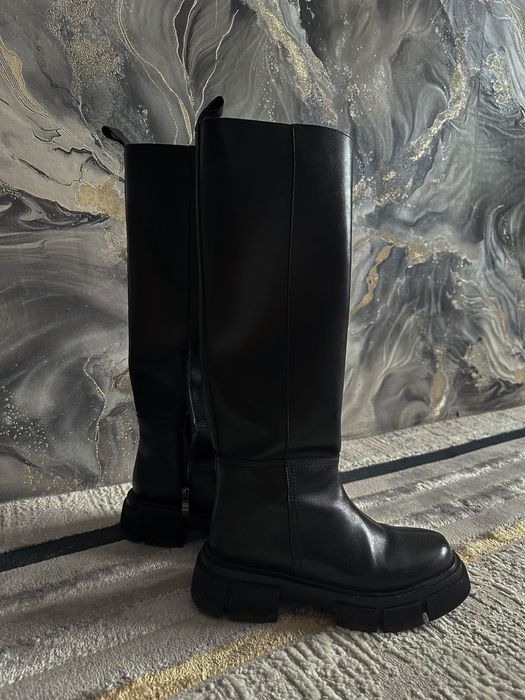 Продам зимние сапоги