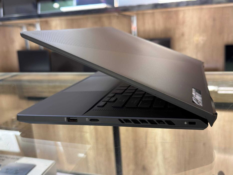 ASUS ROG ZEPHYRUS M16 ore i7-11800H ram 16 ssd 512 RTX 3050Ti 4Gb