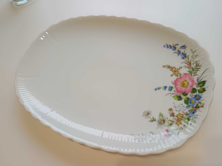 Ретро порцеланово плато 32(22см