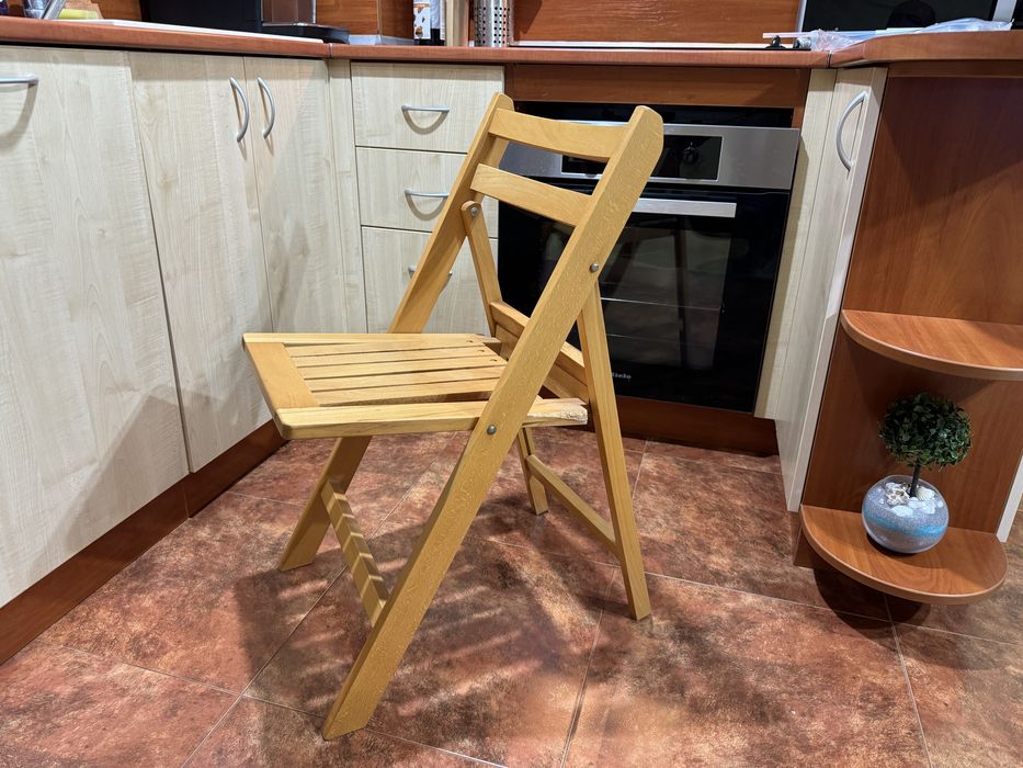 Дървен сгъваем стол за градина / тераса