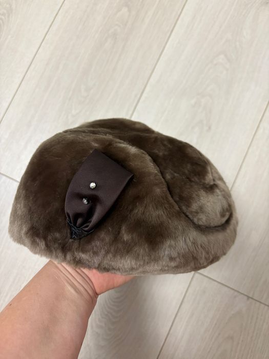 Caciula de dama din blana moale cu accesoriu