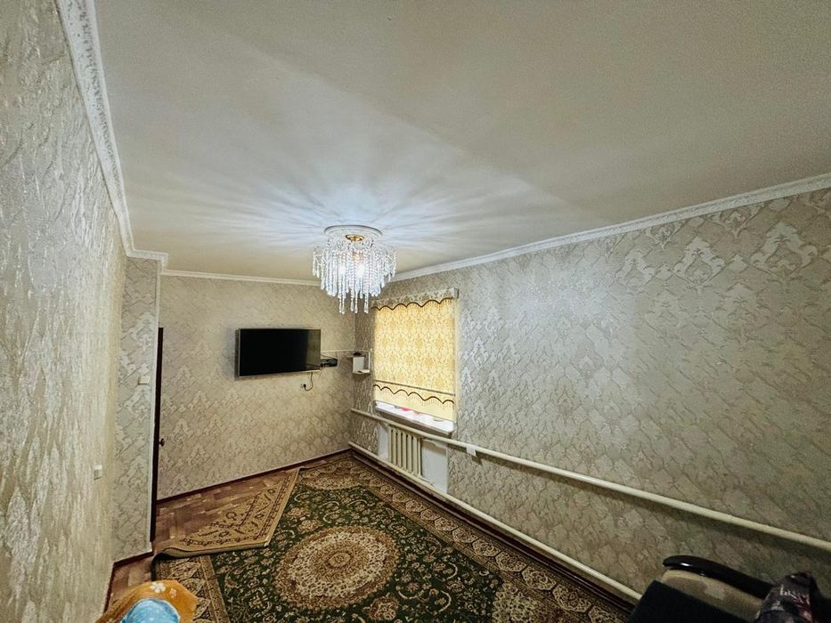 Продается двух комната дхув этажном доме