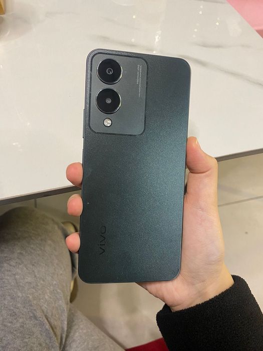 Телефон Vivo Y17s