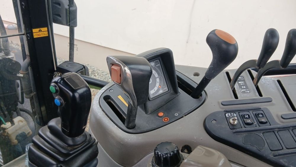 Tractor casse maxxum 100 cu incarcator  anul 2005