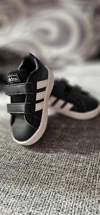 Vând adidasi/gheata Adidas originali mar.19