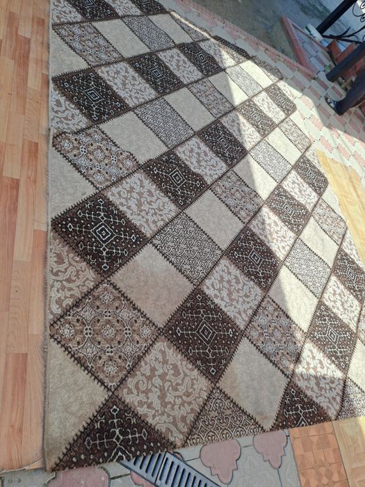 Продаётся ковры разных размеров