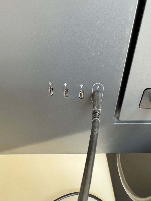 Монитор LG 27” UltraFine 5K IPS Monitor with Thunderbolt & 500Nits