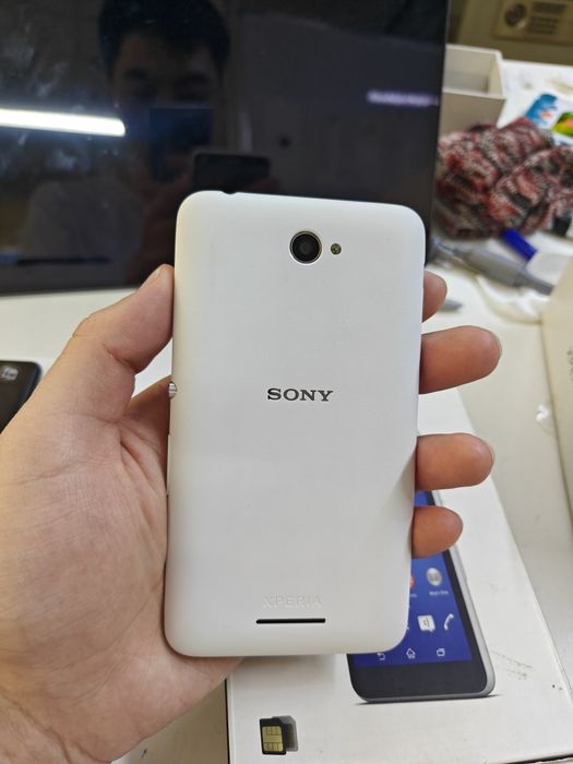 Sony Xperia E4 продам