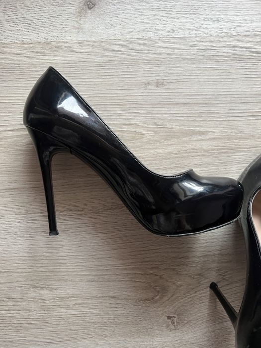 Обувки на висок ток - размер 38