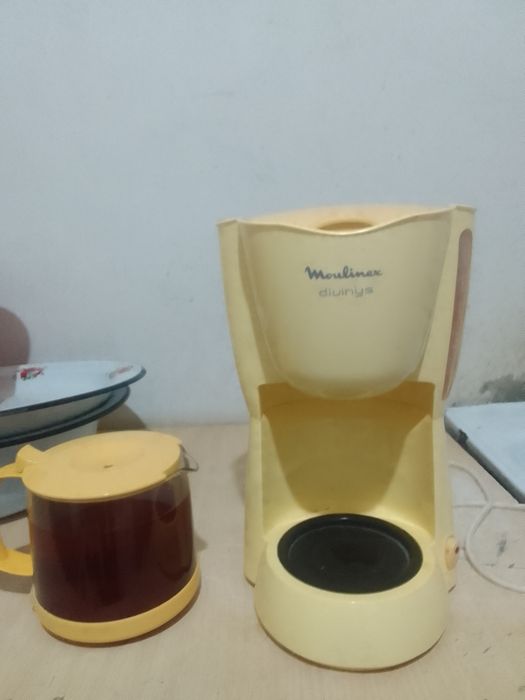 Продам кофеварку электрическую