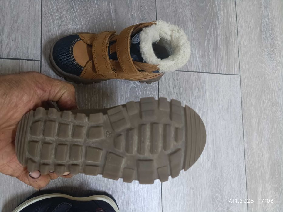 Детски ботушики на символична цена.