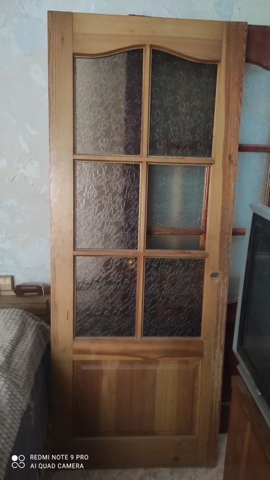 Деревянные двери.