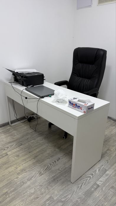 Белый стол 143×50 см