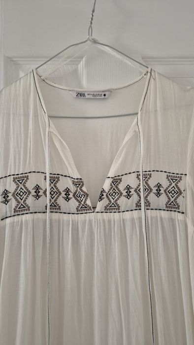 Rochie cu broderie ,Zara