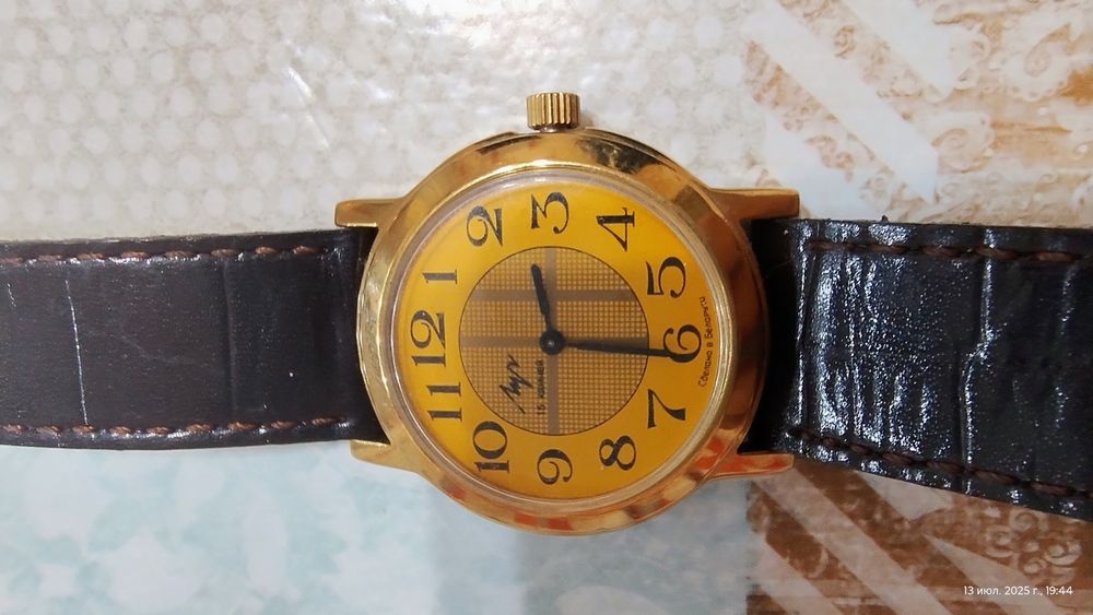 Продам часы  Луч