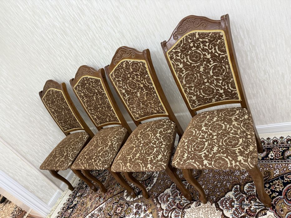 Комплект стол с 12 стульями