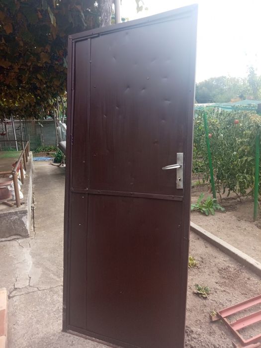 2бр.Метални врати с каса и брава