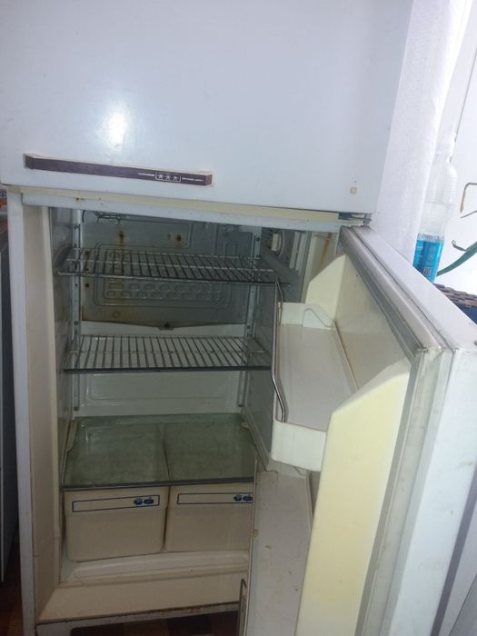 Холодильник Бирюса