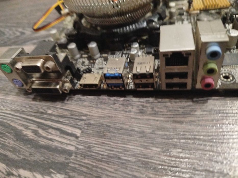 Продам материнскую плату