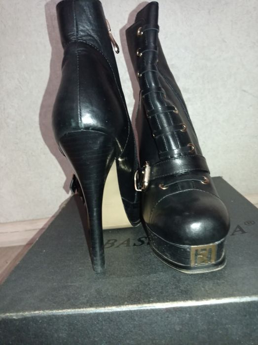 Продам женские Ботильоны