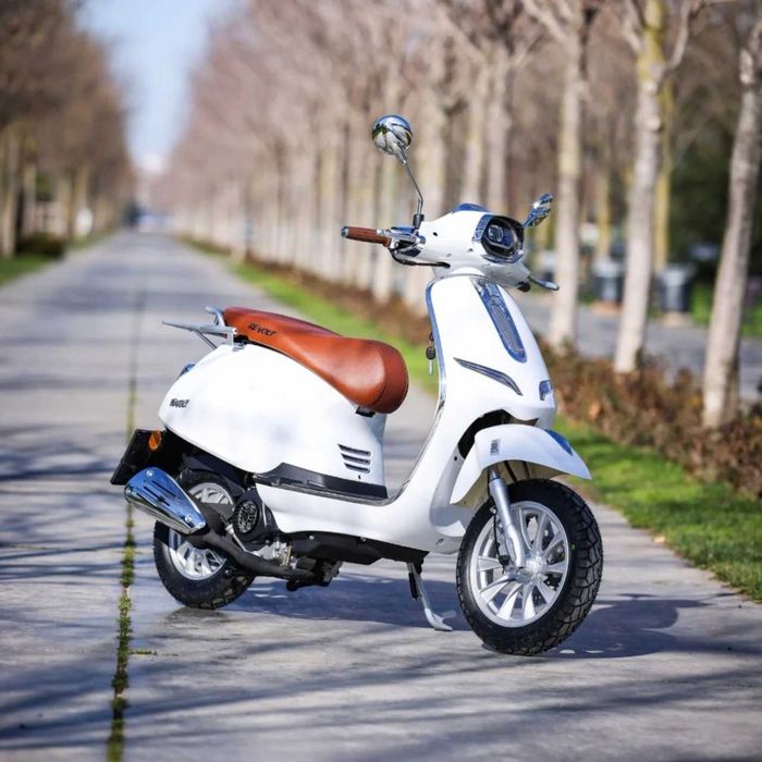 Scuter benzina RS4 Alb, 45 Km/h, 50 cc 2.94Cp euro5 in 4 timpi