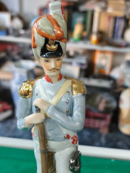 Порцеланова статуетка на войник