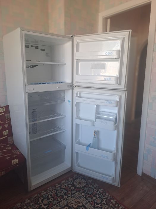 Холодильник  2х камерный, LG