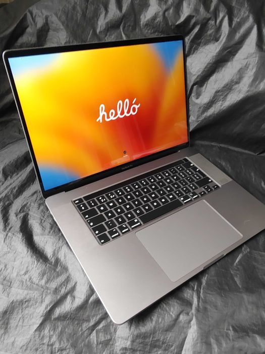 MacBook Pro 16