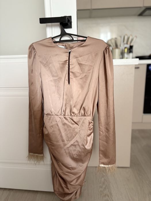 Продам атласовое платье