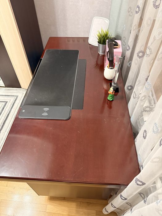 Стол письменый, в хорошем качестве