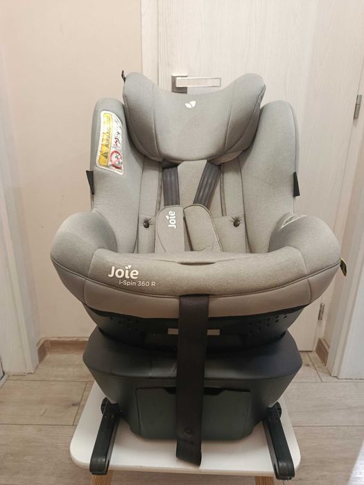 Столче за кола Joie i-Spin 360 в цвят Gray Flannel.