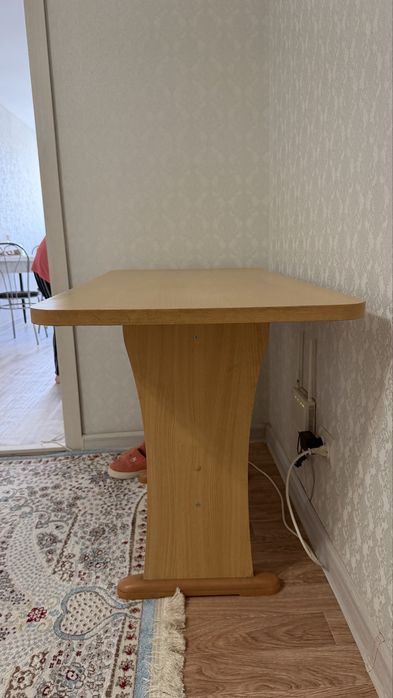 Продам стол кухонный