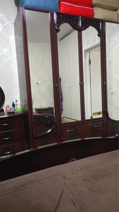 Спальний гарнитур