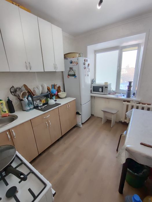 Продам 3  х комн квар., 2-40 А-3  этаж.