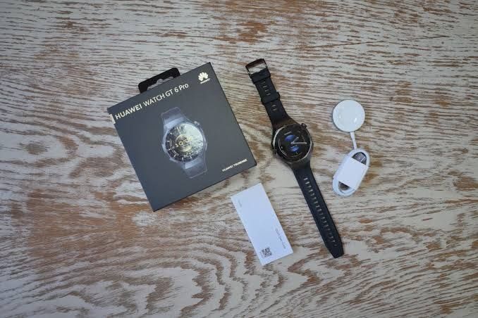 Smartwatch Huawei gt 6 pro impecabil cu folie ecran
