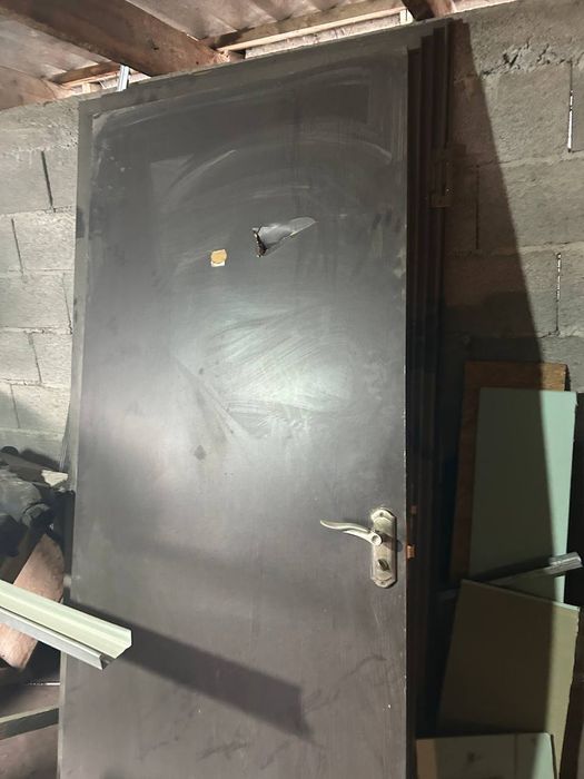 почти новый дверь