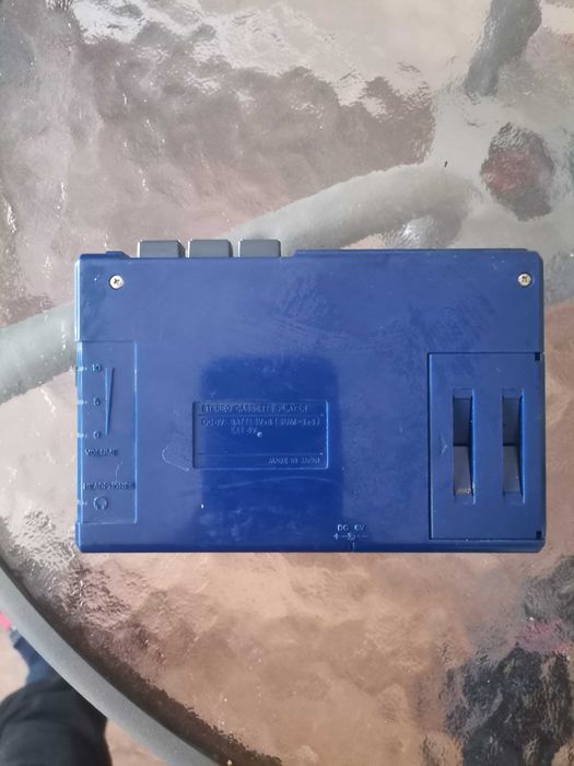 Продавам  Walkman японски стерео UNISEF модел Z-10  в добро състояние всичко работи има и адаптер за ток