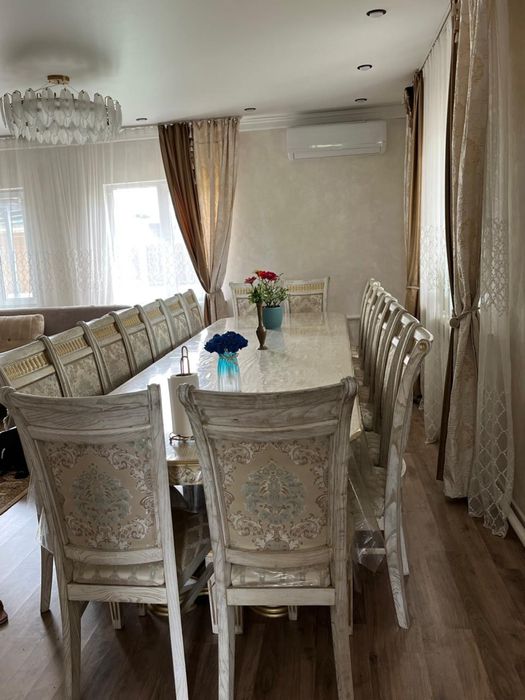 Стол со стульями