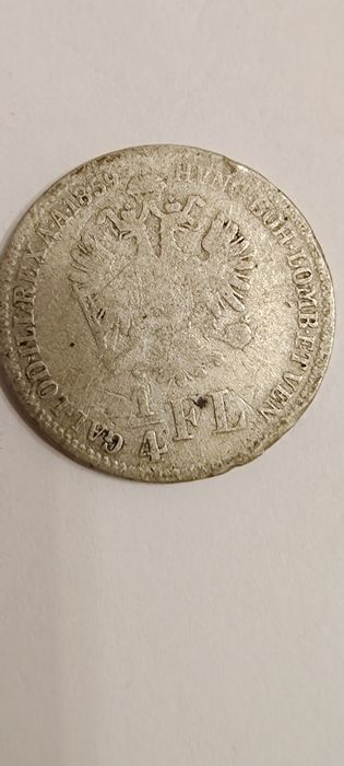 Ofer spre vânzare monde din diferite perioade istoricen