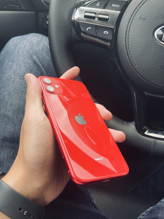 iPhone 11 красный
