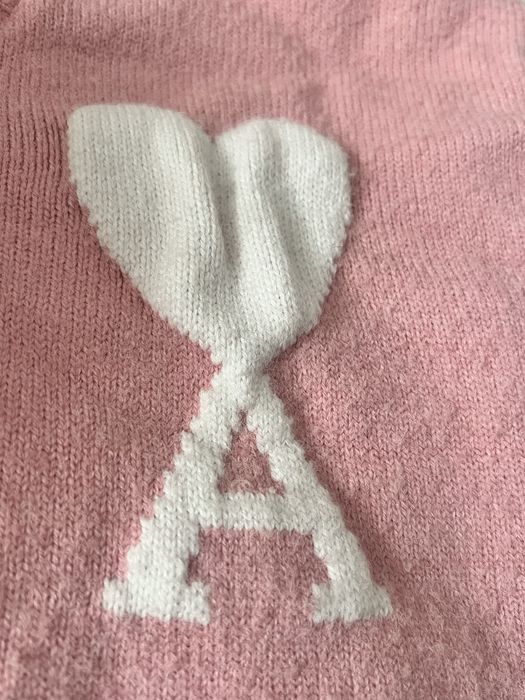 Свитер розовый женский