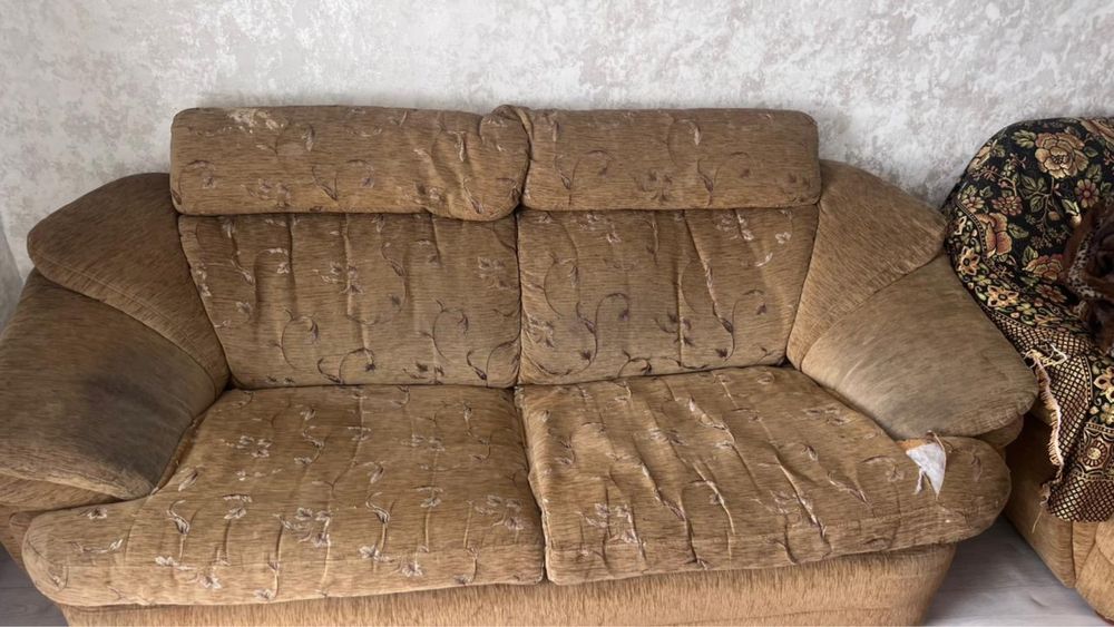 Диван с двумя креслами