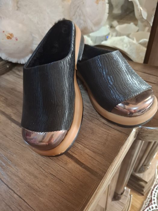 Ayollar oyoq kiyimi