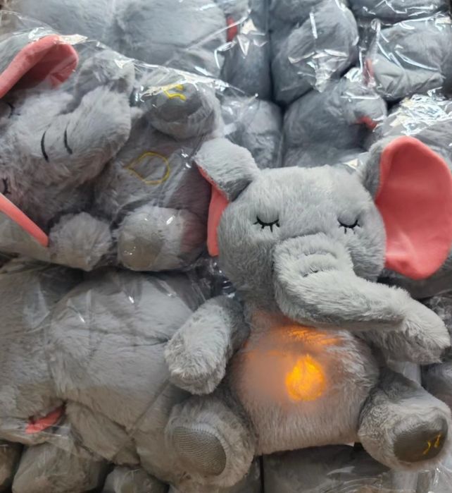 Дишащо слонче – Светеща, дишаща и музикална плюшена играчка