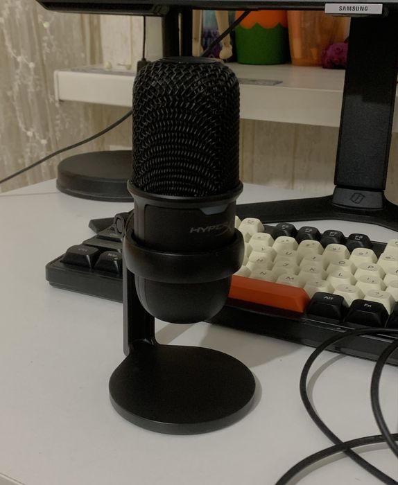 HyperX SoloCast микрофон
